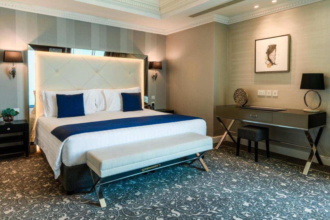 Centara West Bay Hotel & Residences Doha Ngoại thất bức ảnh A bedroom at the hotel