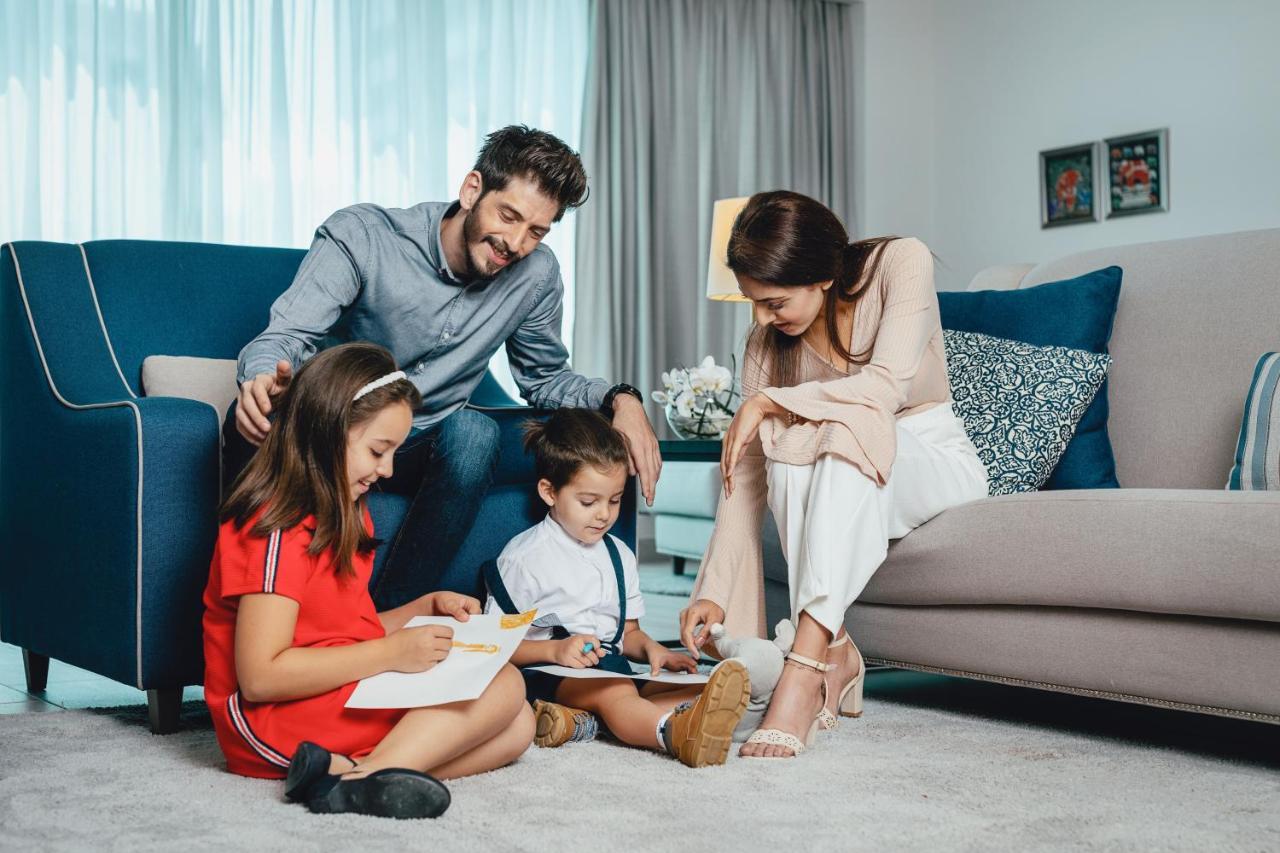 Centara West Bay Hotel & Residences Doha Ngoại thất bức ảnh A family