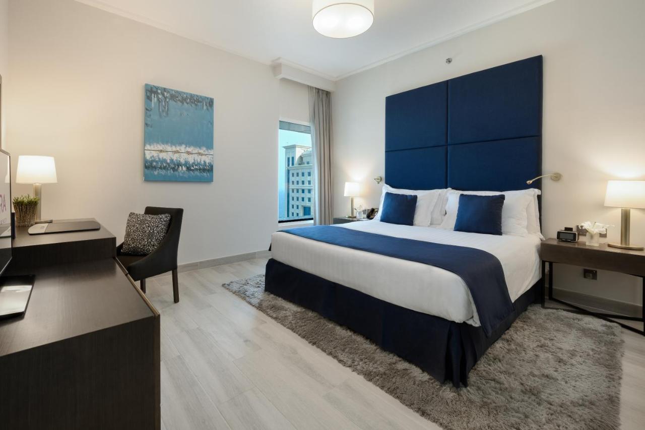 Centara West Bay Hotel & Residences Doha Ngoại thất bức ảnh A bedroom at the hotel