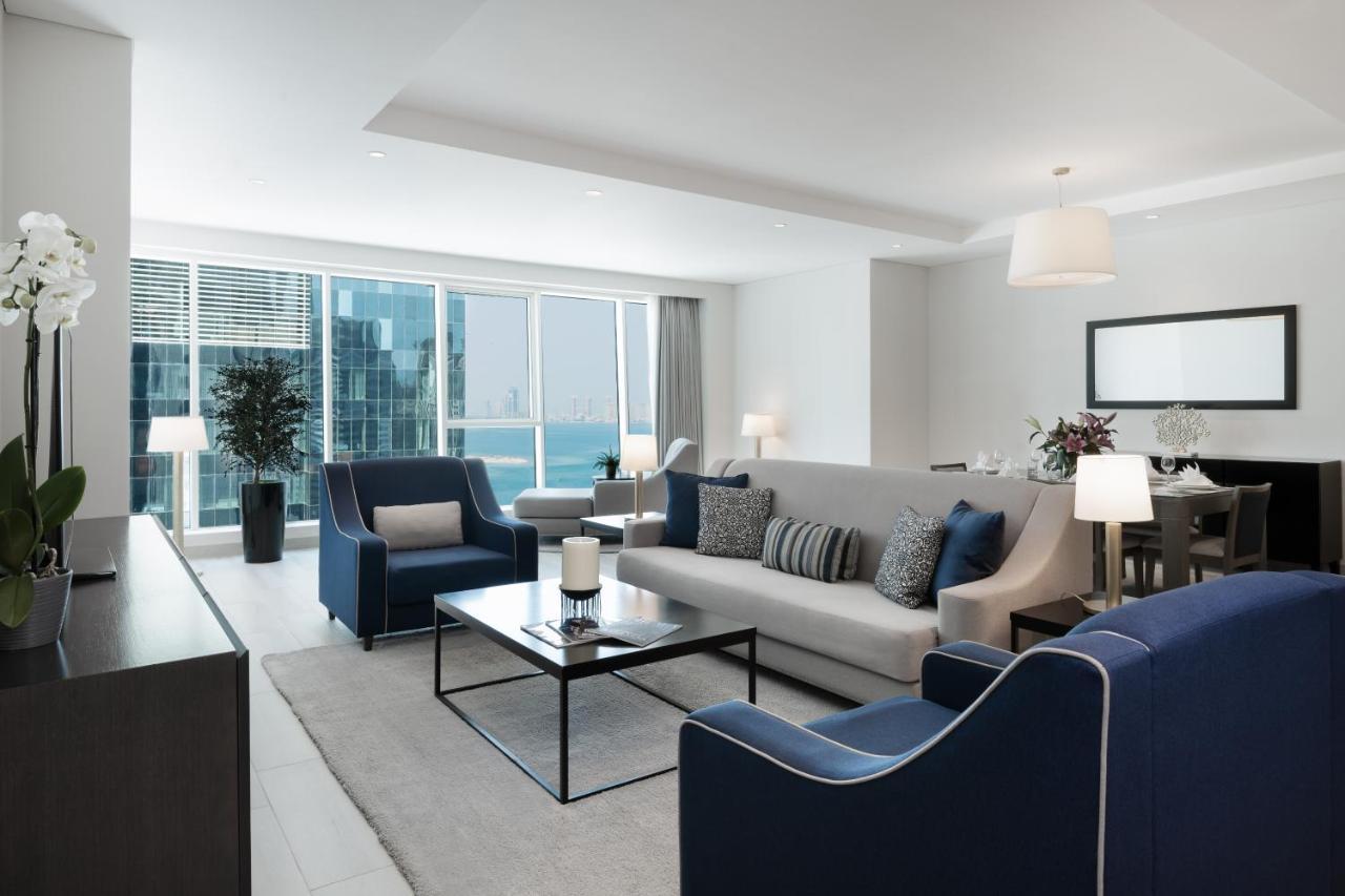 Centara West Bay Hotel & Residences Doha Ngoại thất bức ảnh A living room at the Ritz-Carlton, Dubai