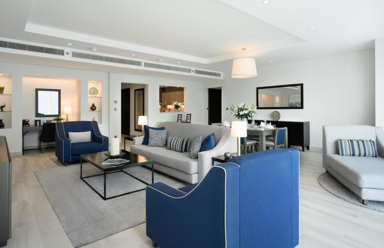 Centara West Bay Hotel & Residences Doha Ngoại thất bức ảnh The interior of a suite at the Jumeirah Emirates Towers Hotel