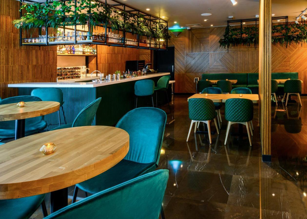 Centara West Bay Hotel & Residences Doha Ngoại thất bức ảnh The interior of the restaurant