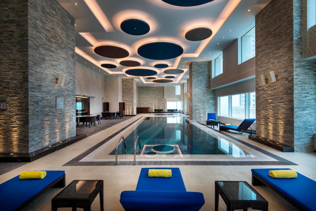 Centara West Bay Hotel & Residences Doha Ngoại thất bức ảnh The swimming pool at the hotel