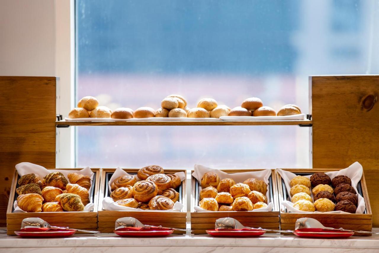 Centara West Bay Hotel & Residences Doha Ngoại thất bức ảnh Bakery items