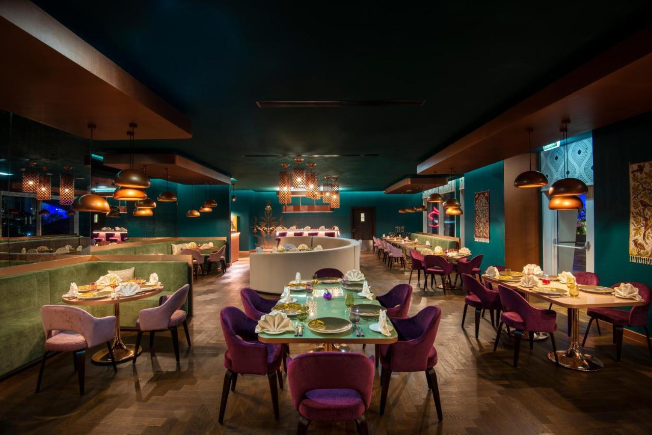 Centara West Bay Hotel & Residences Doha Ngoại thất bức ảnh The interior of the restaurant